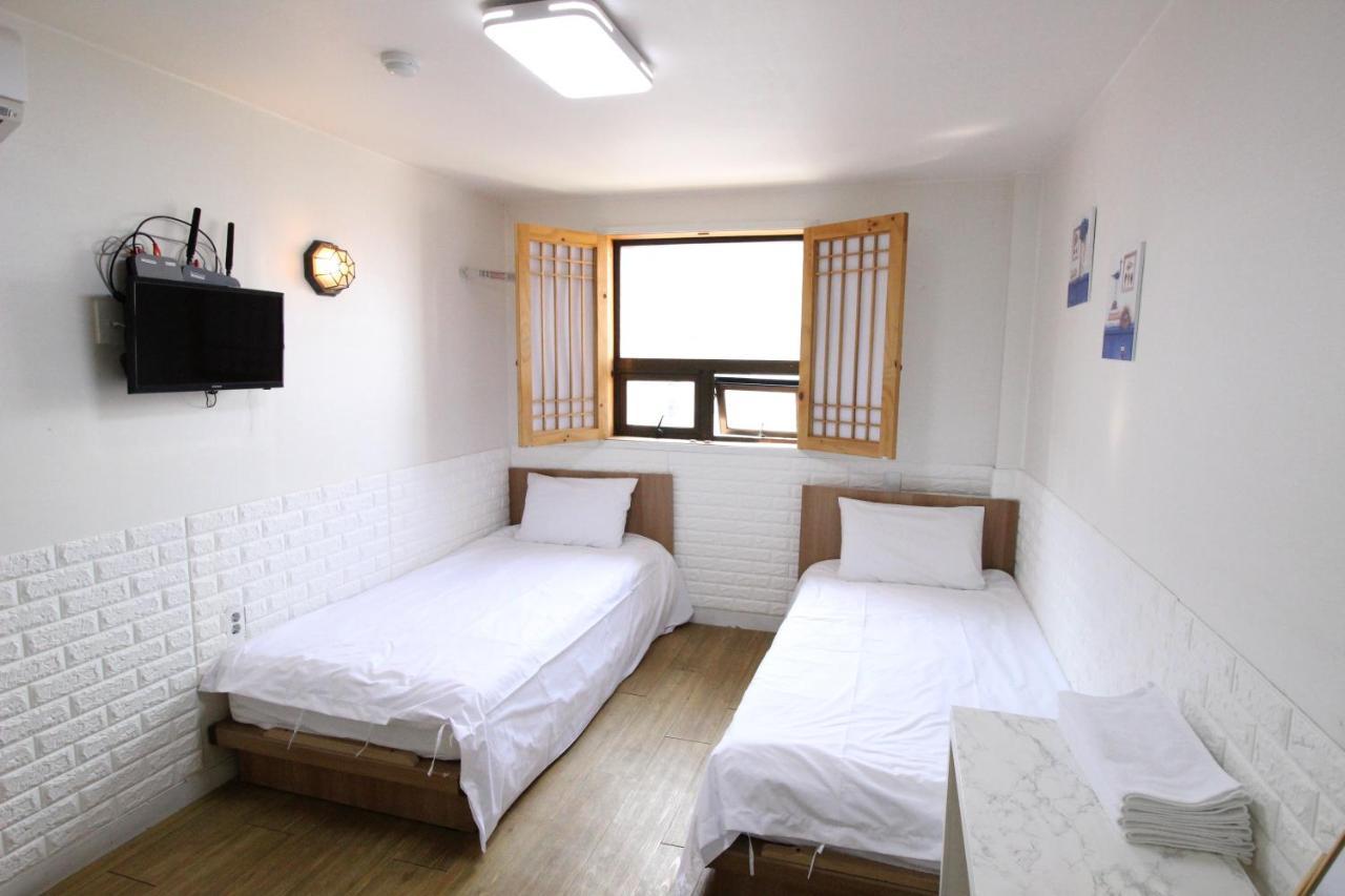 Hotel Golden Park Myeongdong Seoul Bagian luar foto