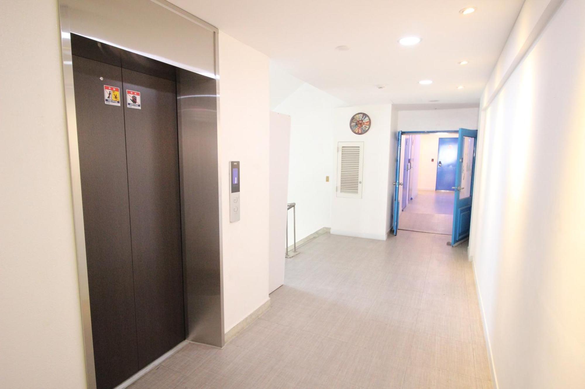 Hotel Golden Park Myeongdong Seoul Bagian luar foto